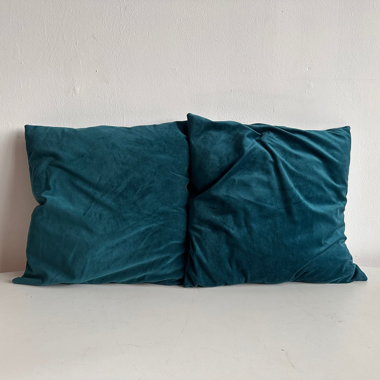 PW001 PAIR OF TEAL VELVET PILLOWS