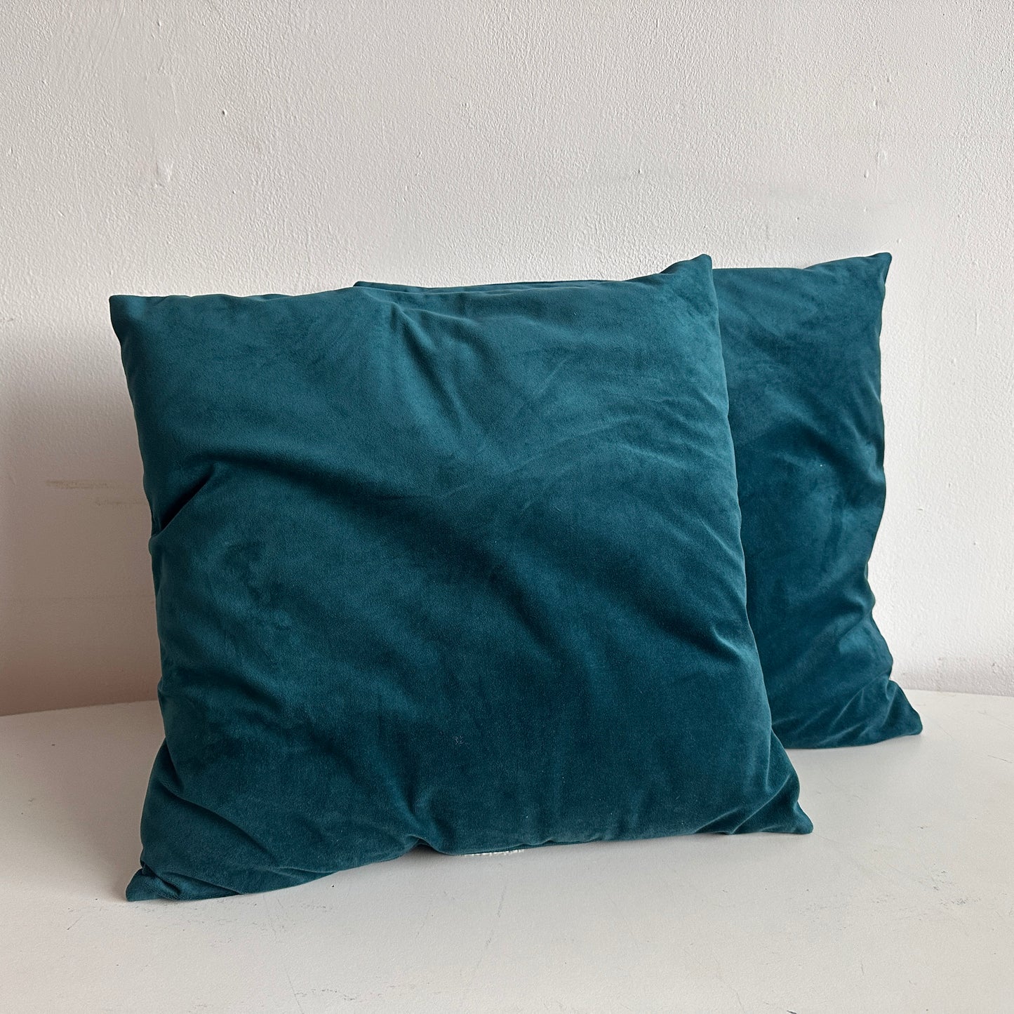 PW001 PAIR OF TEAL VELVET PILLOWS