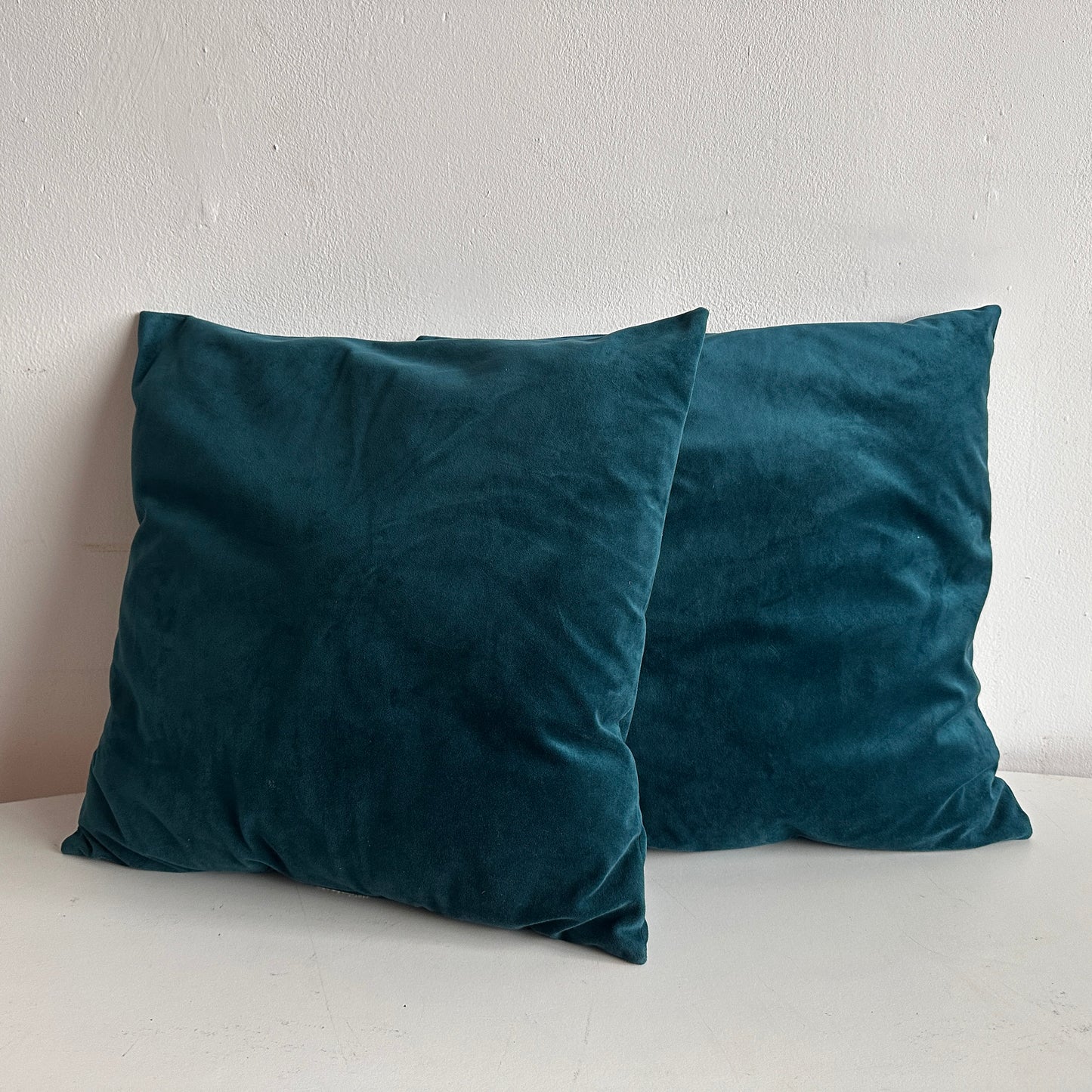 PW001 PAIR OF TEAL VELVET PILLOWS