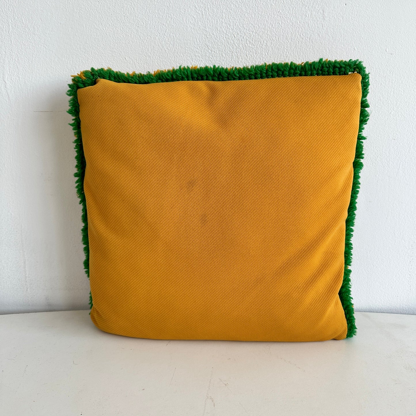 PW015 YELLOW & GREEN LATCH HOOK ROSE PILLOW