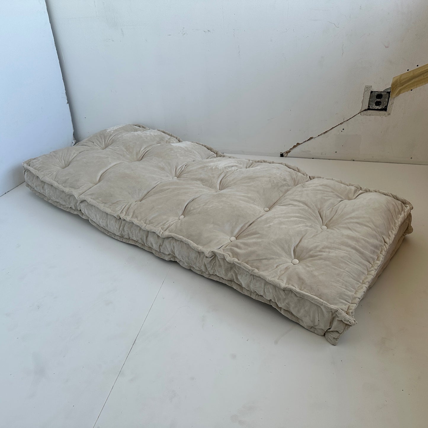 PW016 BEIGE FLOOR PILLOWS