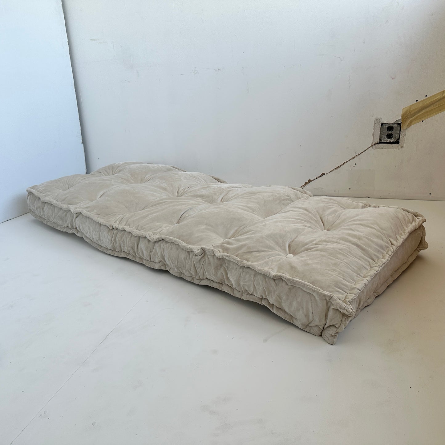 PW016 BEIGE FLOOR PILLOWS