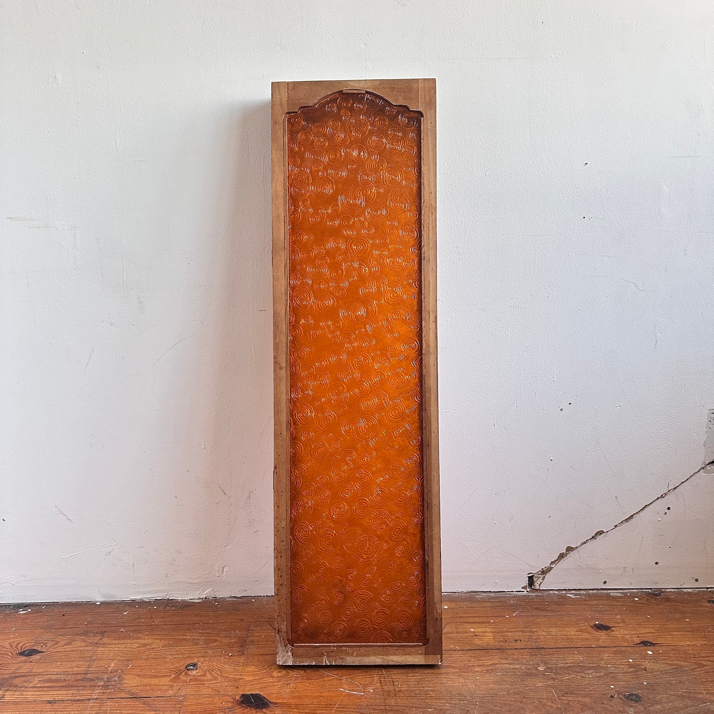 SC001 ORANGE PLASTIC AND WOOD 4 PANEL FOLDING SCREEN