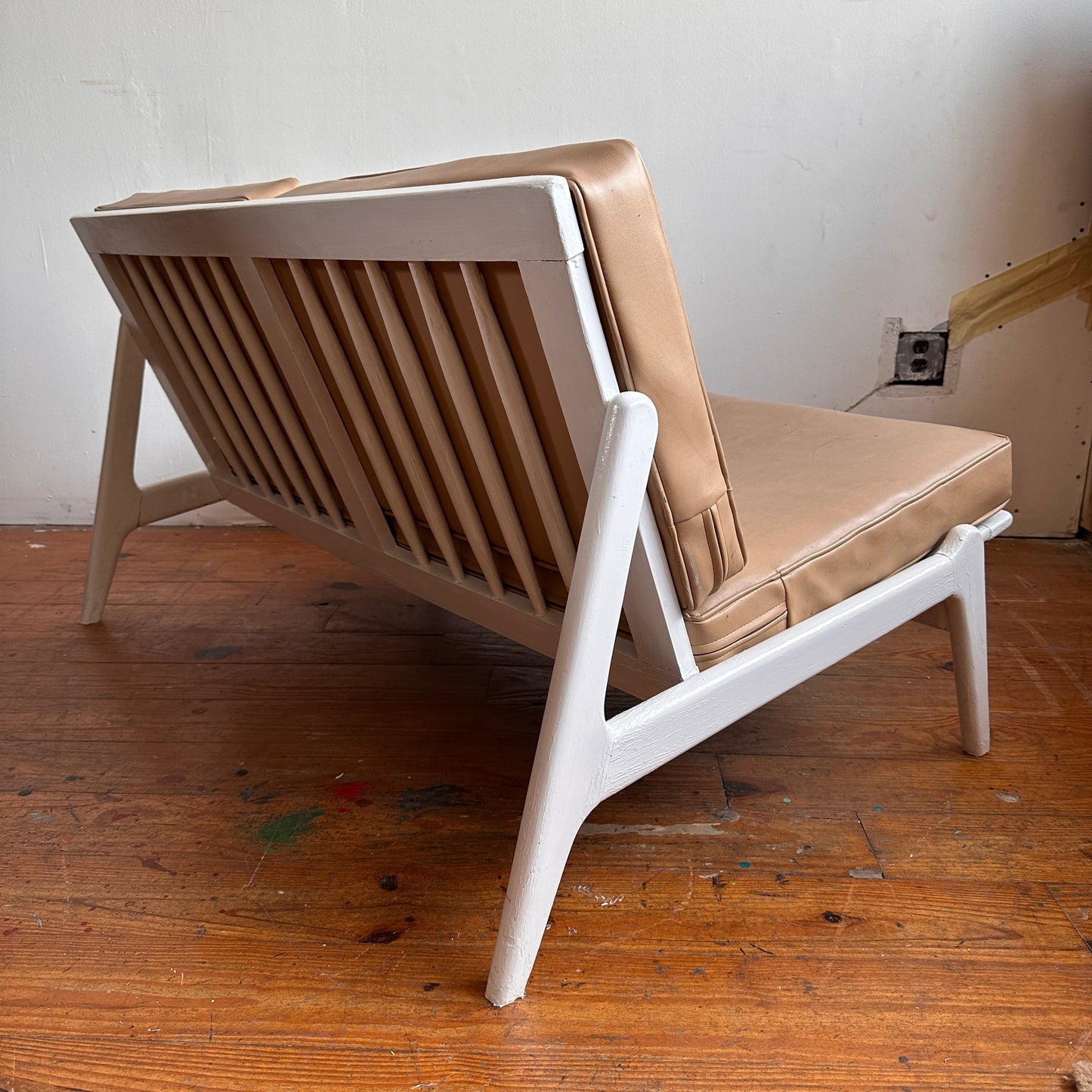SF001 HEATHER DARYLME LOVESEAT WITH PAINTABLE FRAME