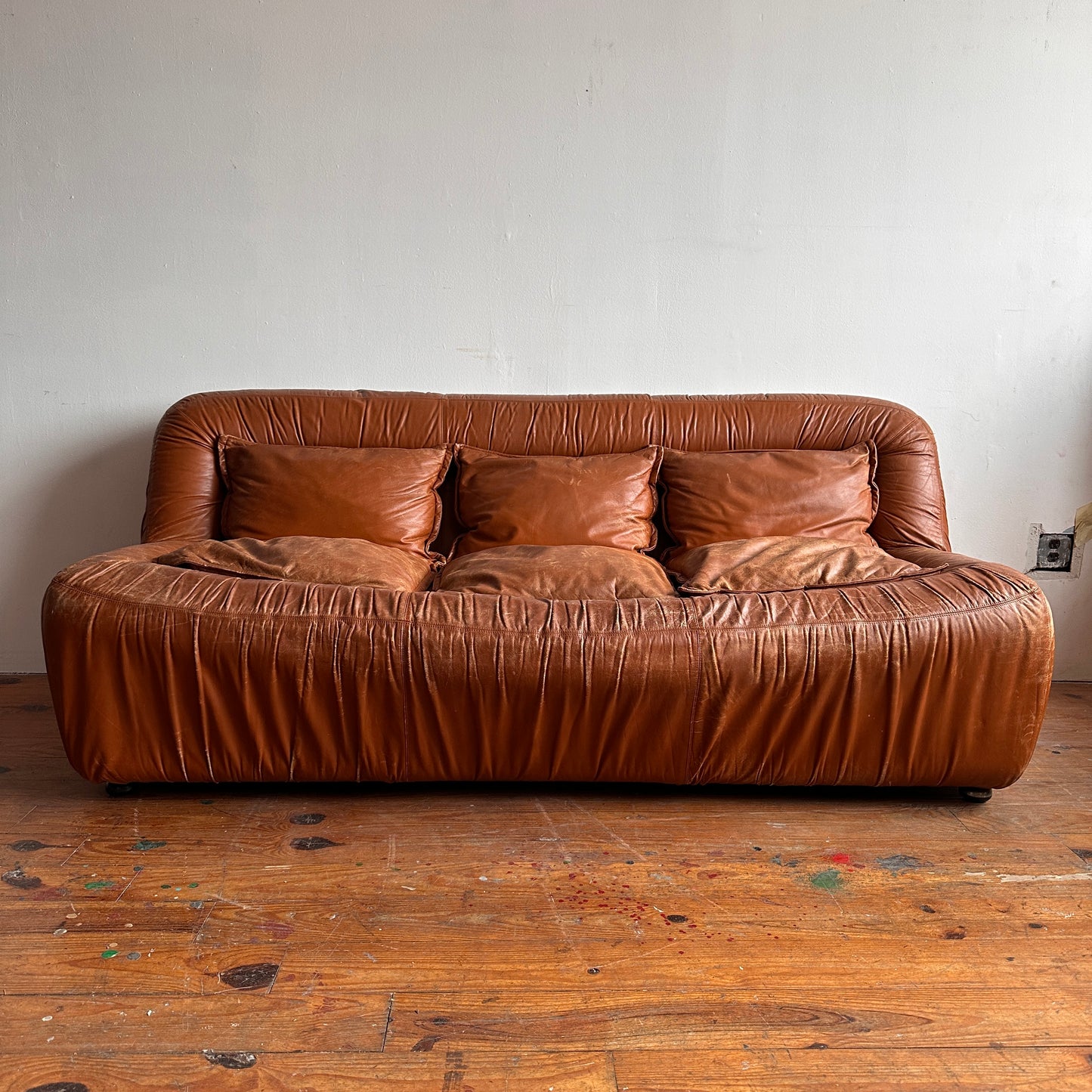 SF002 SPACE AGE ITALIAN RUCHED LEATHER SOFA
