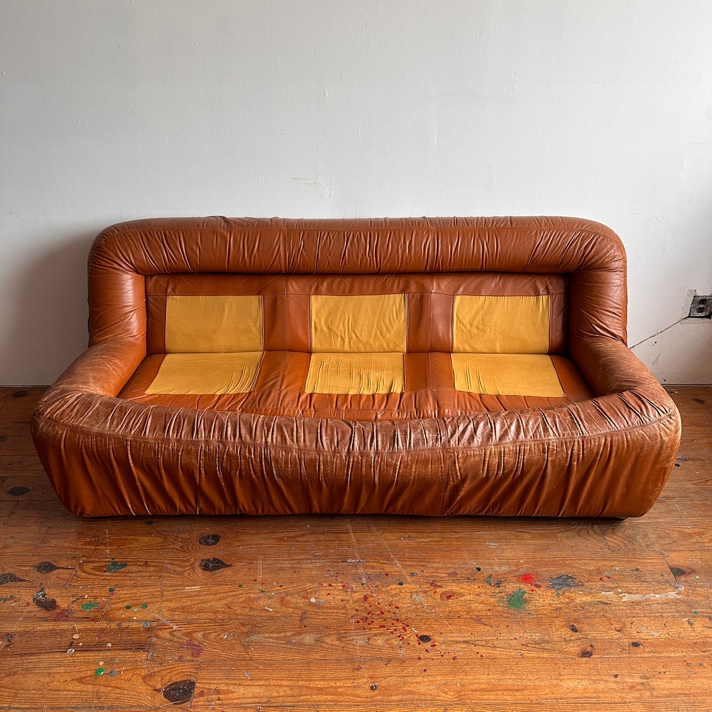 SF002 SPACE AGE ITALIAN RUCHED LEATHER SOFA