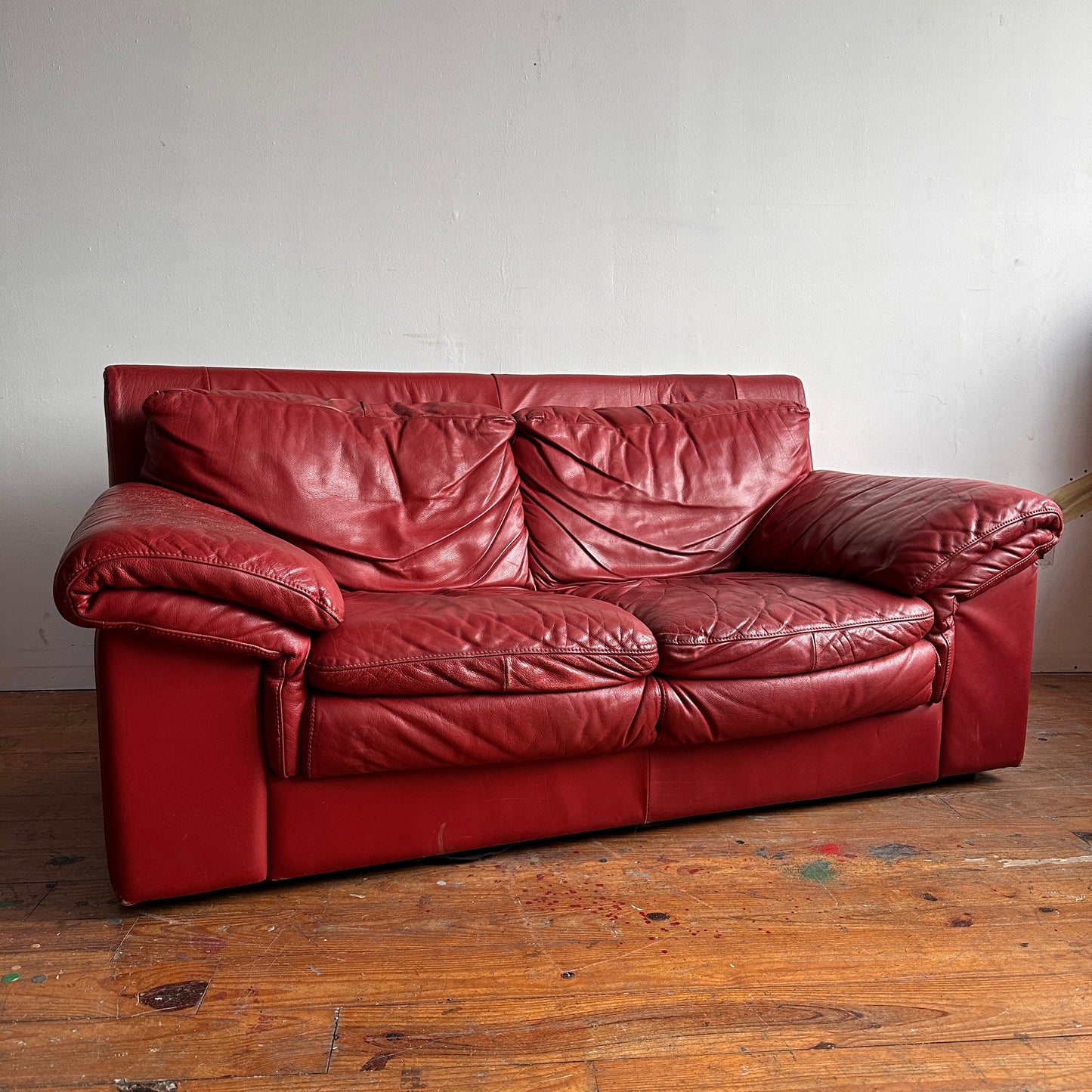 SF003 LIGHTLY DISTRESSED ITALIAN RED LEATHER LOVESEAT