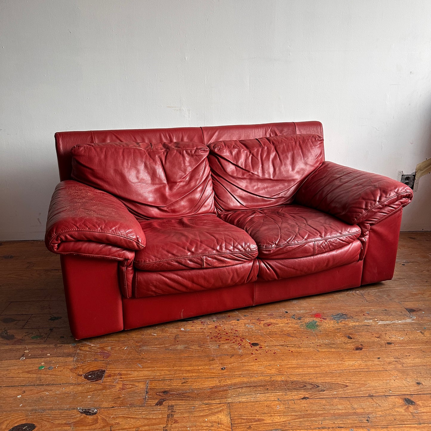 SF003 LIGHTLY DISTRESSED ITALIAN RED LEATHER LOVESEAT
