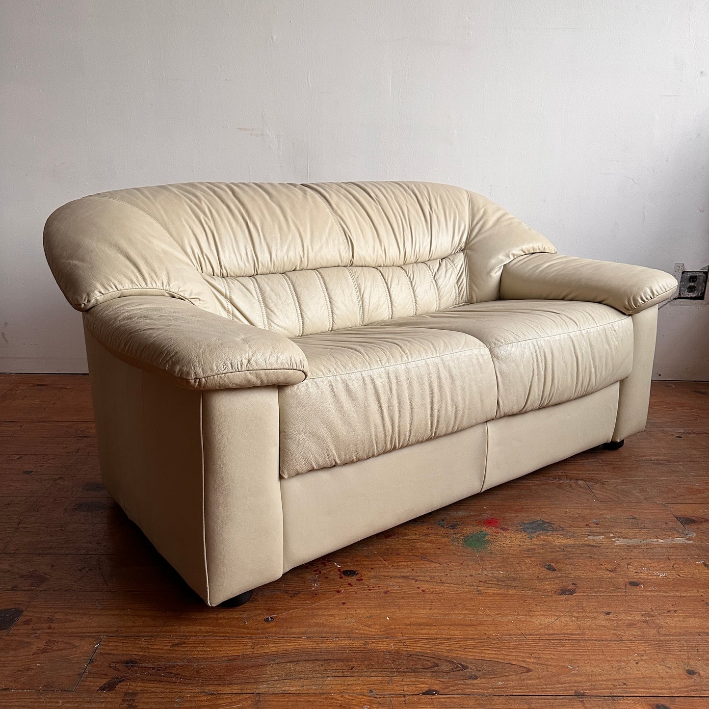 SF005 ANTONIA WHITE LEATHER SOFA