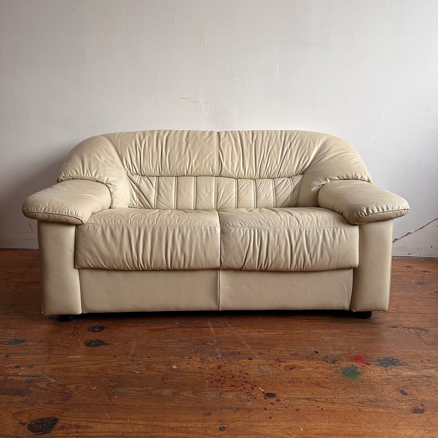 SF005 ANTONIA WHITE LEATHER SOFA