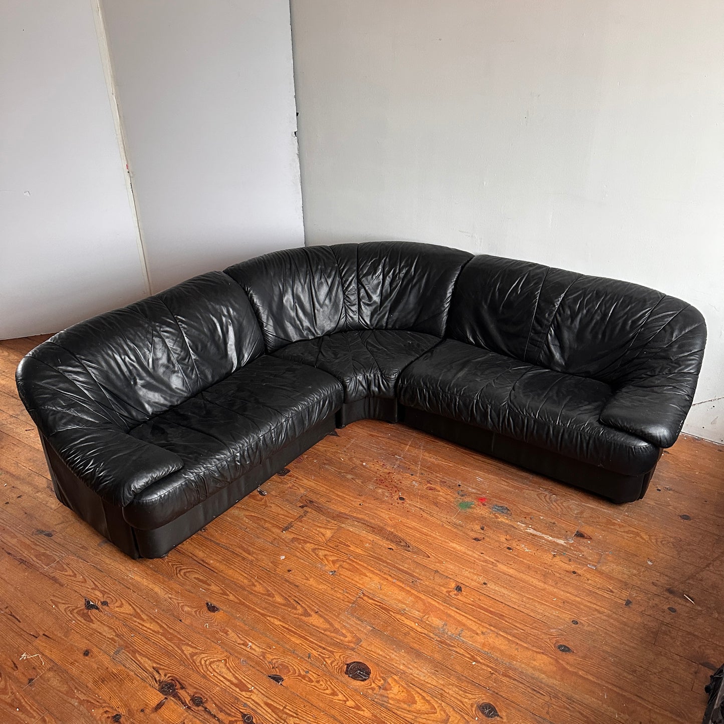 SF006 BUKHARIN BLACK LEATHER SECTIONAL SOFA