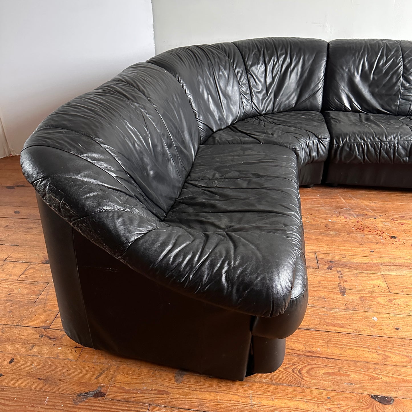 SF006 BUKHARIN BLACK LEATHER SECTIONAL SOFA