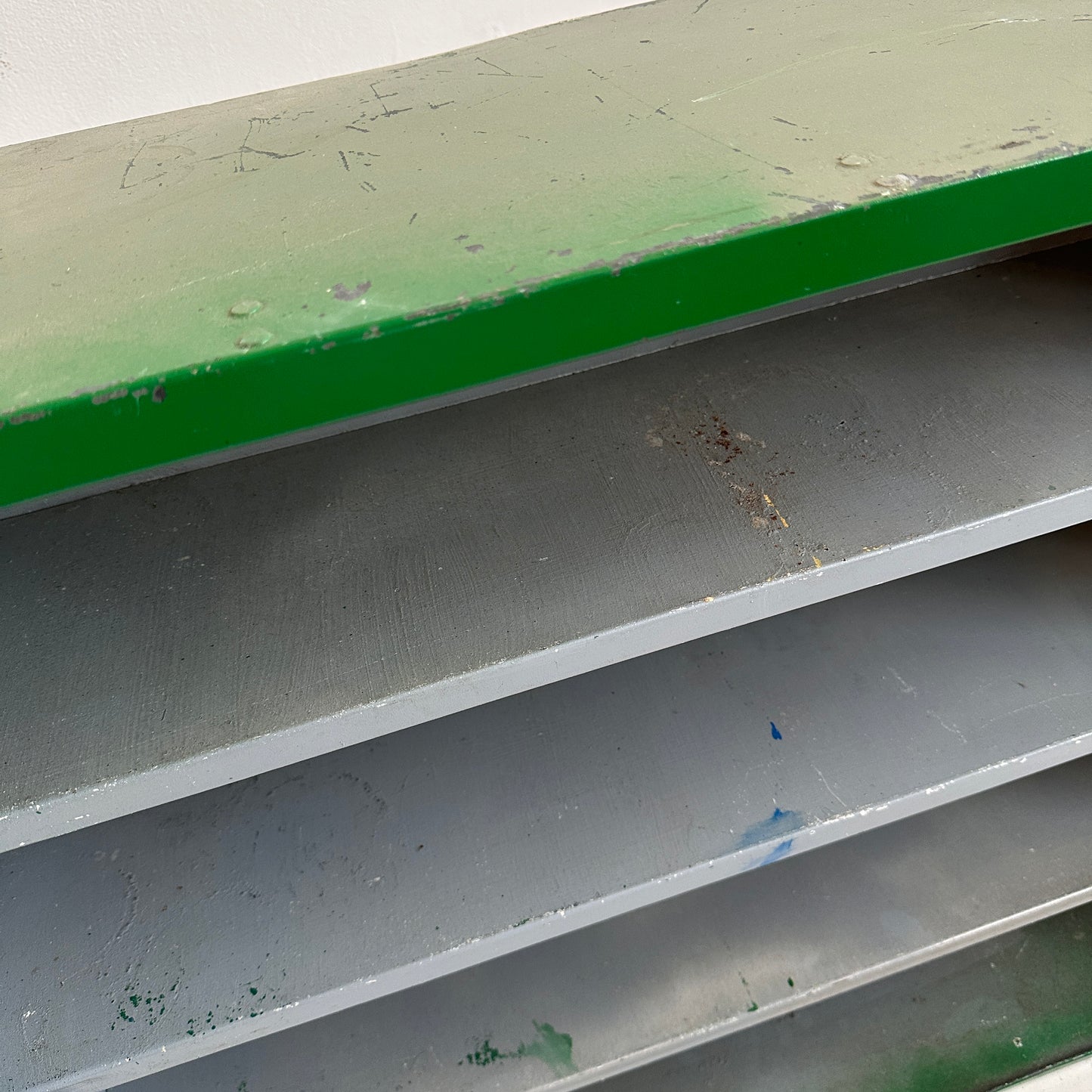 SH001 GREEN DISTRESSED SHELF