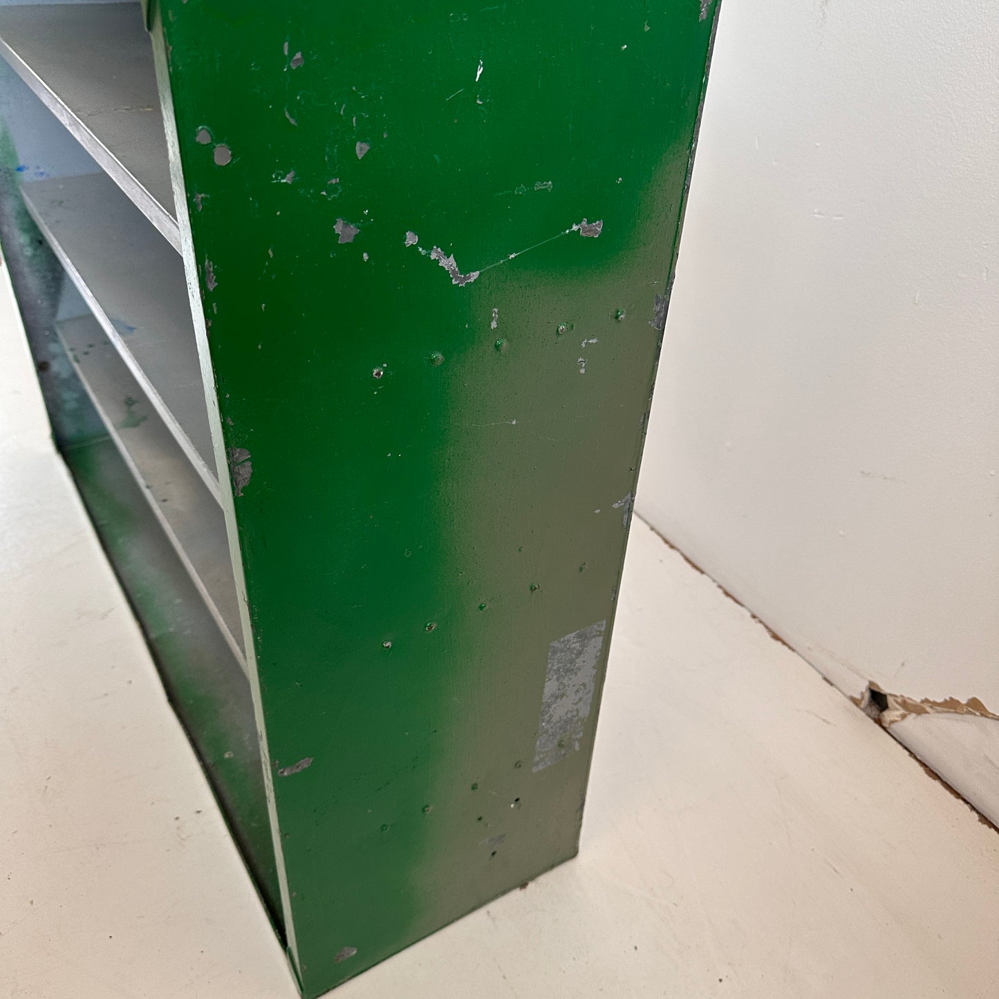 SH001 GREEN DISTRESSED SHELF