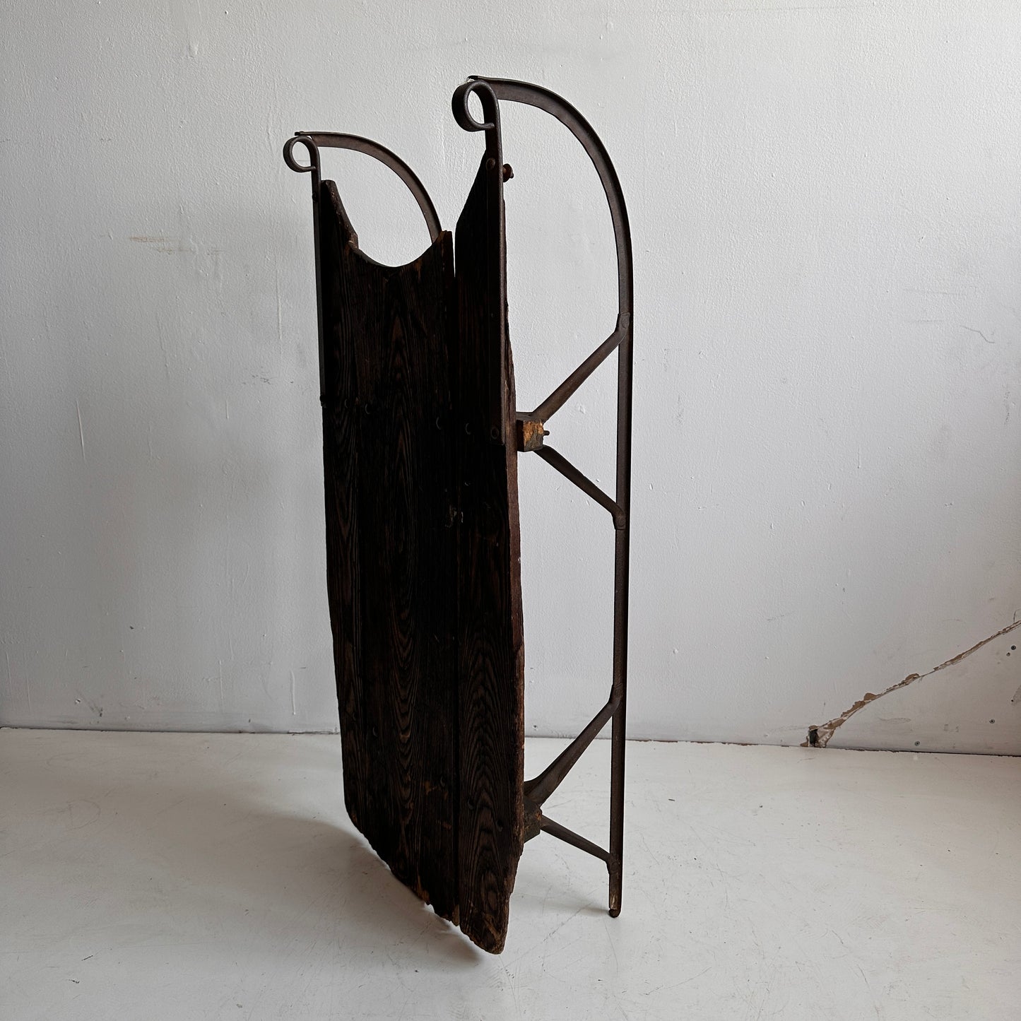 SP002 ANTIQUE DARK WOOD AND IRON SLED