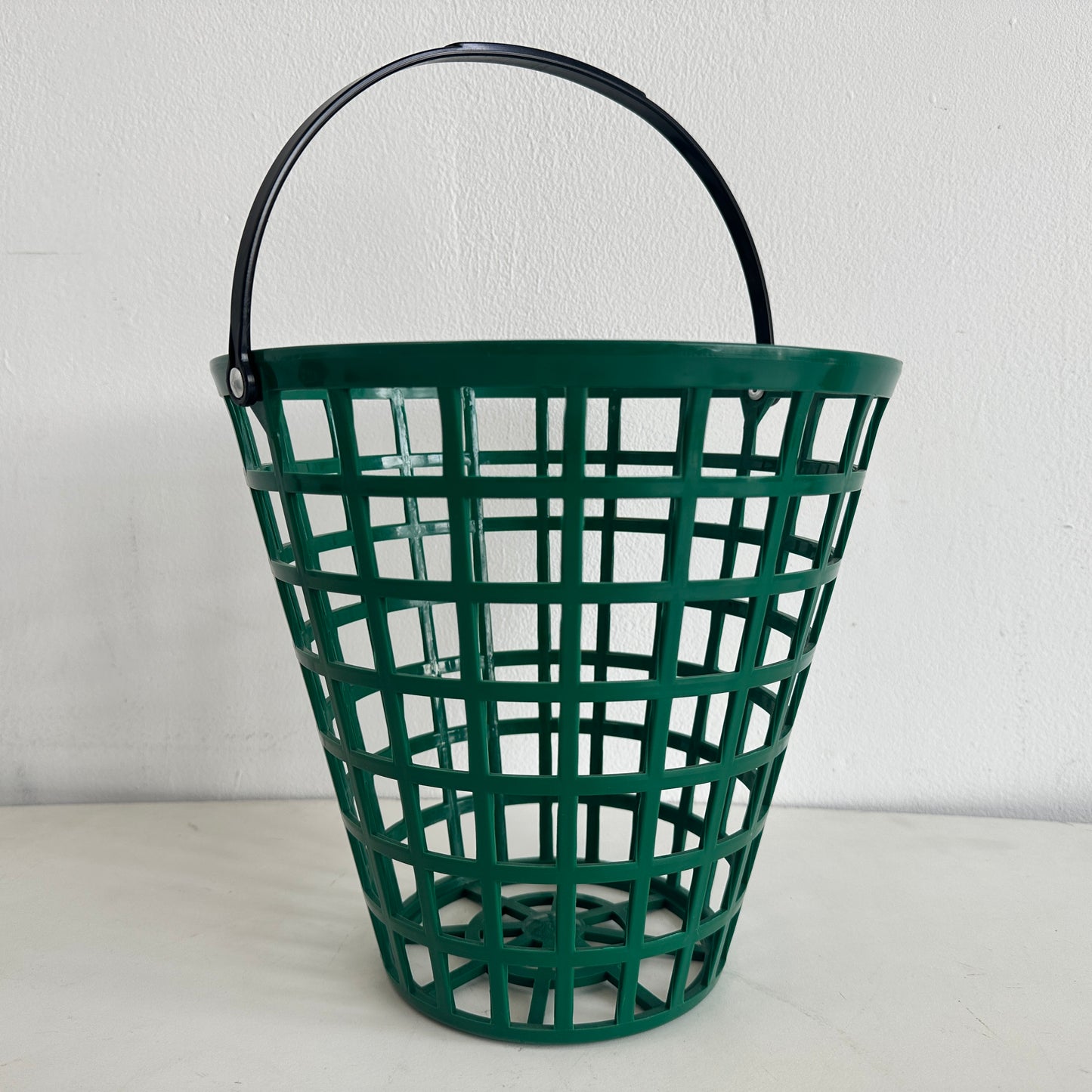 SP006 SET OF TWO GREEN PLASTIC GOLF BALL BASKETS