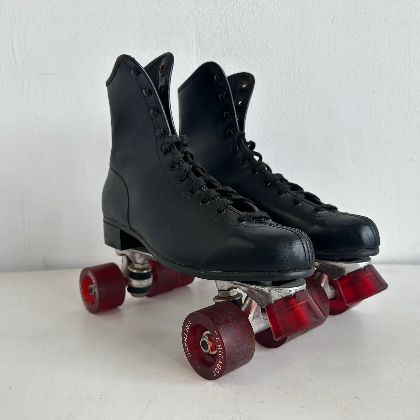 SP007 MEN'S SIZE 10 BLACK & RED ROLLER SKATES
