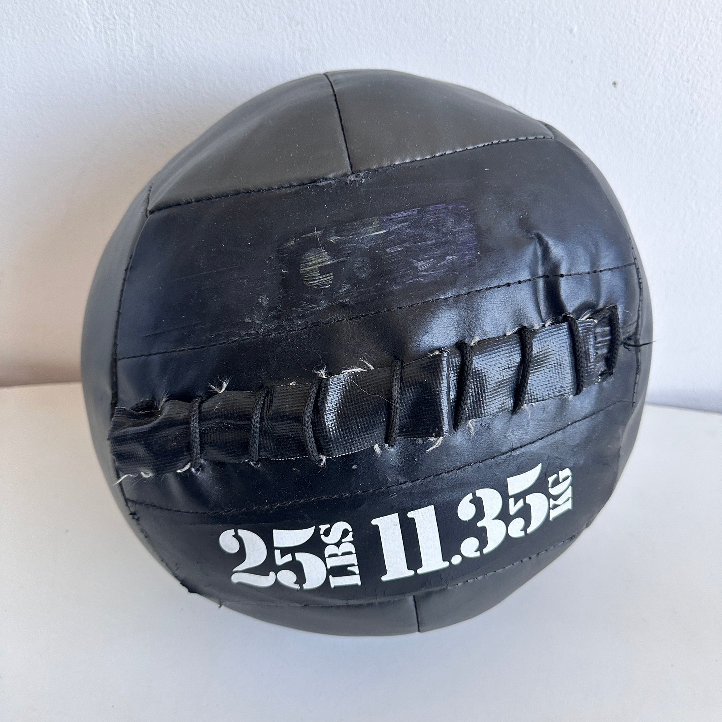 SP014 25LB BLACK MEDICINE BALL