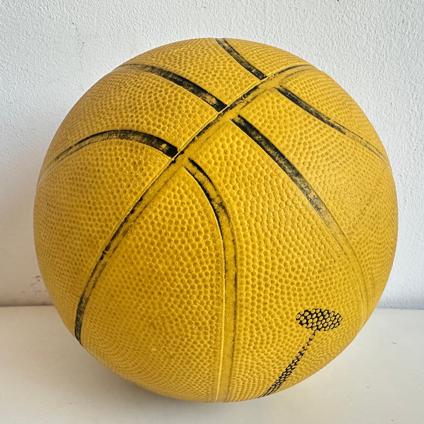 SP020 YELLOW SMILEY FACE BASKETBALL