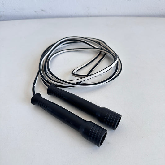 SP029 BLACK & WHITE JUMP ROPE