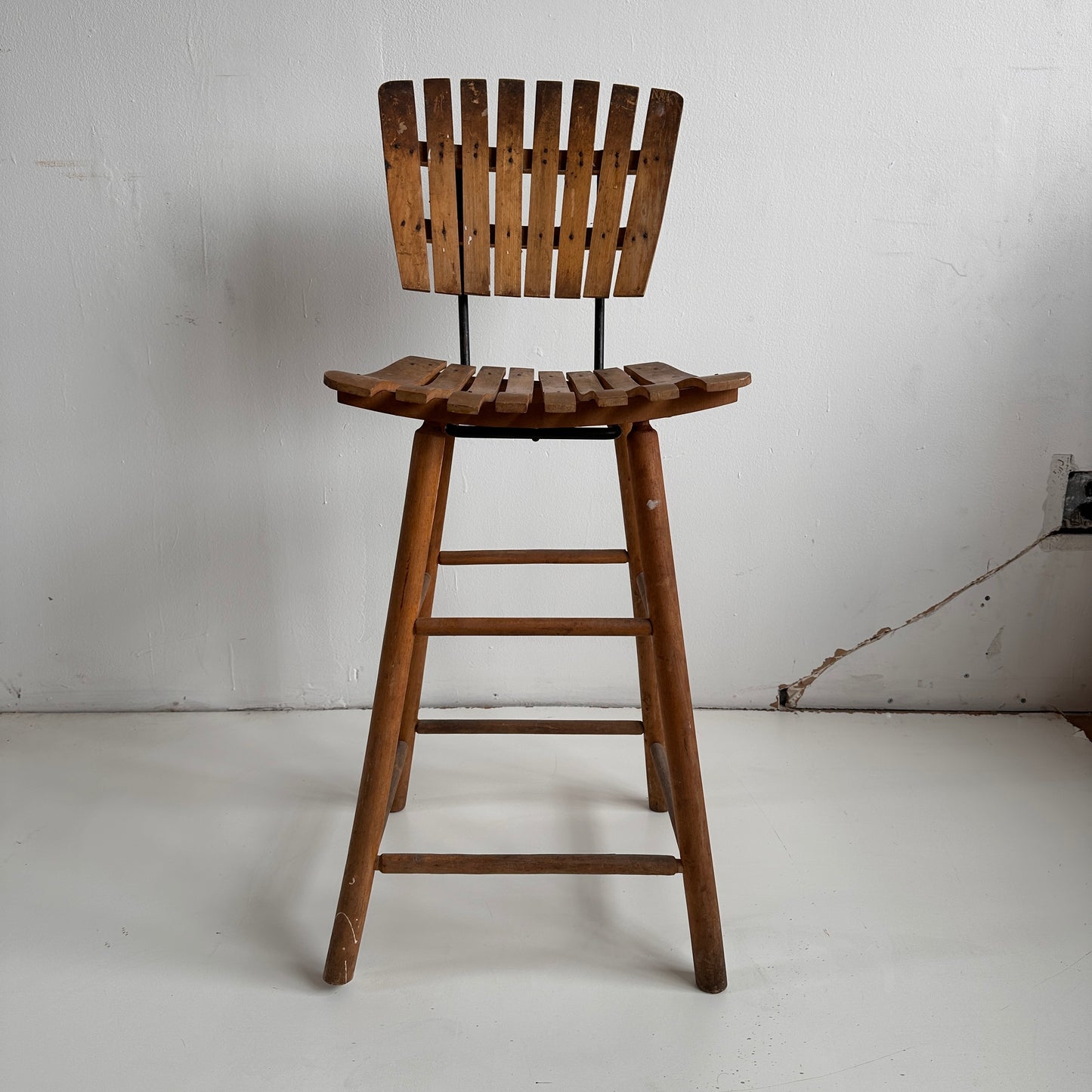 ST001 WOODEN UMANOFF STYLE SLAT STOOL