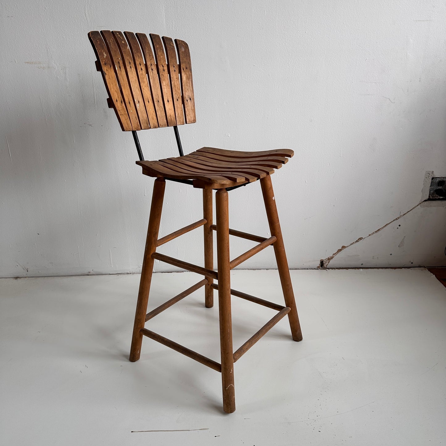 ST001 WOODEN UMANOFF STYLE SLAT STOOL