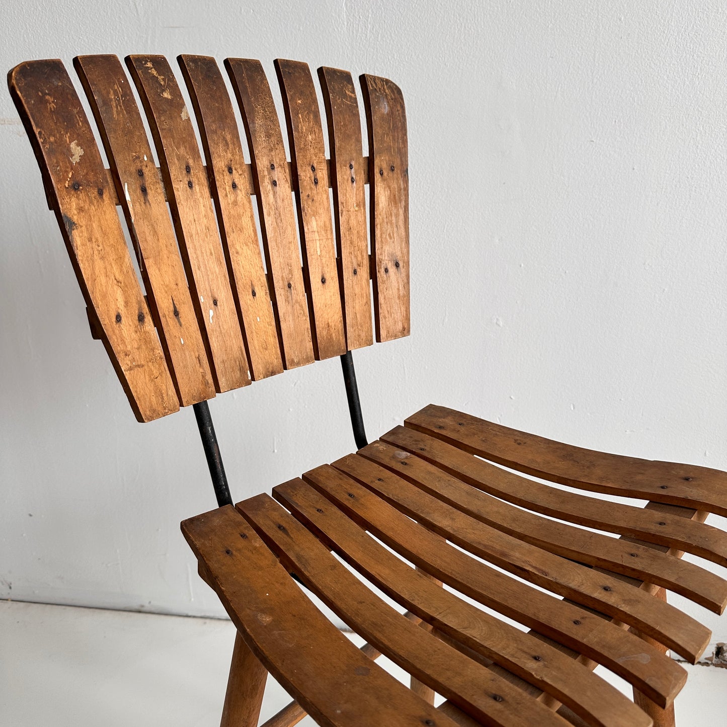ST001 WOODEN UMANOFF STYLE SLAT STOOL