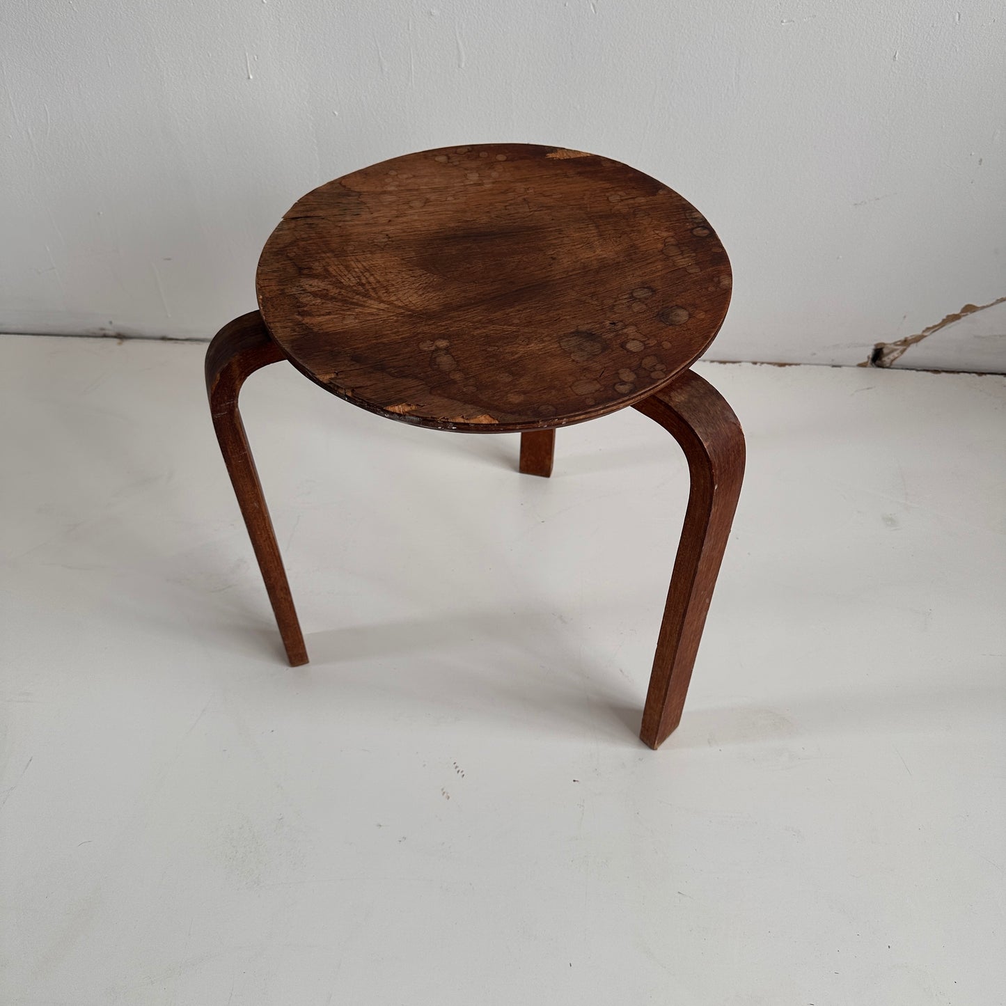 ST006 GUMBLOP STOOL