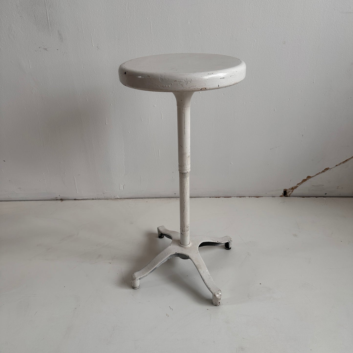 ST010 SWIVEL METAL WHITE STOOL