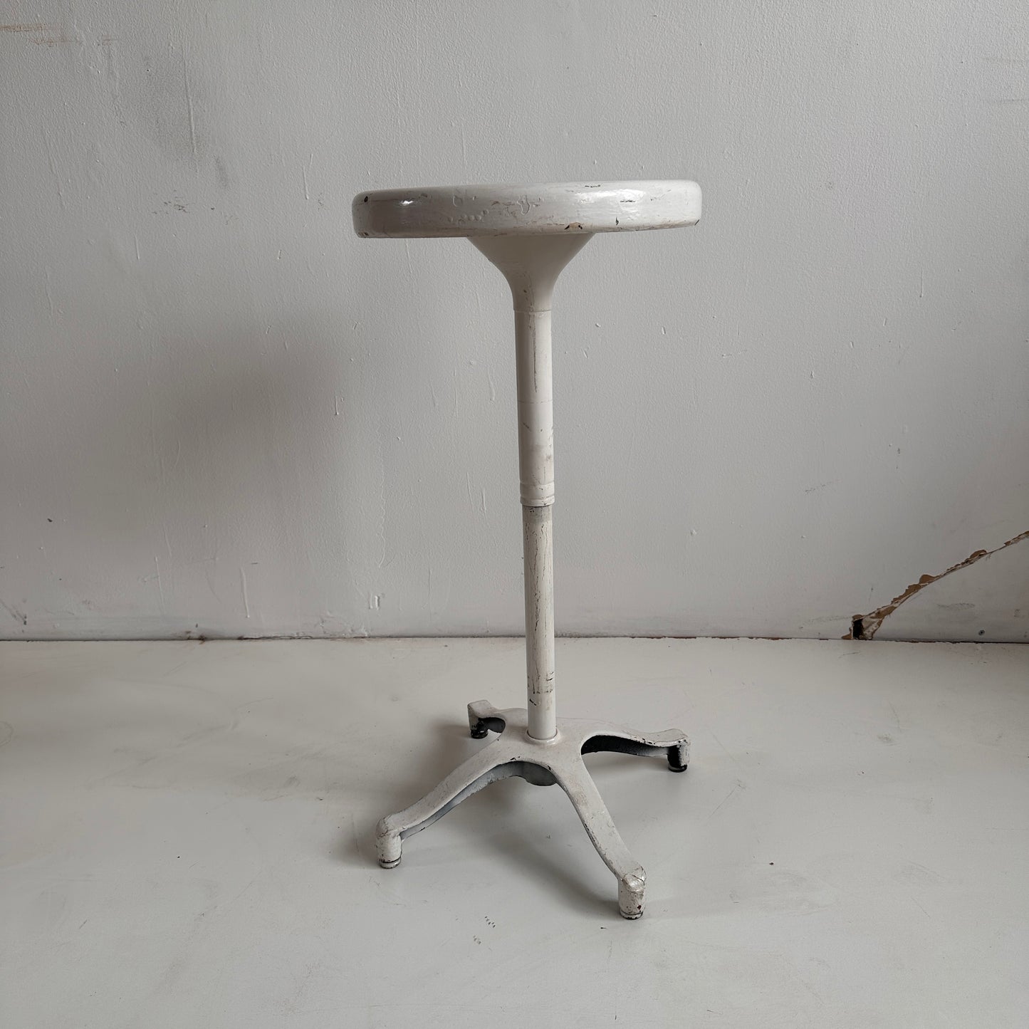 ST010 SWIVEL METAL WHITE STOOL
