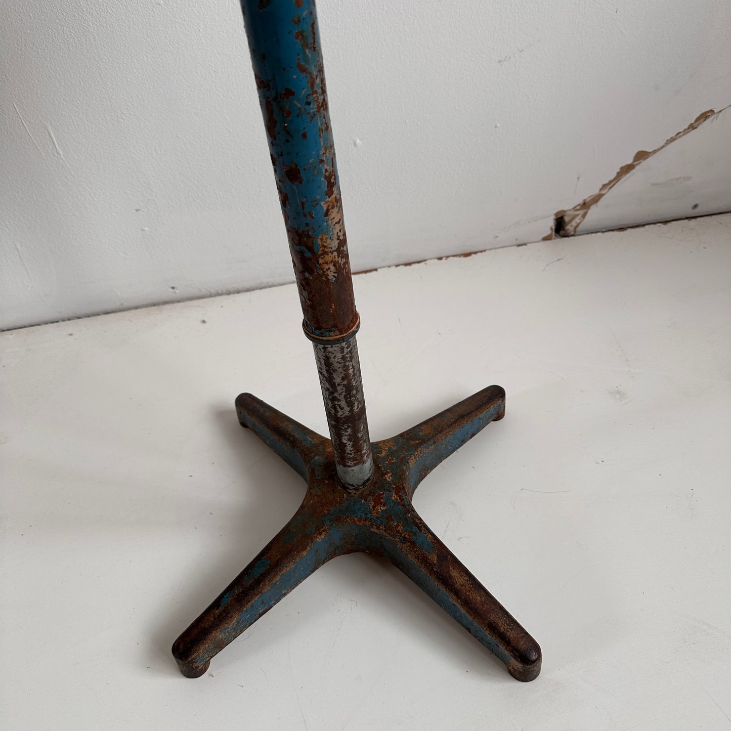 ST011 SWIVEL METAL BLUE STOOL