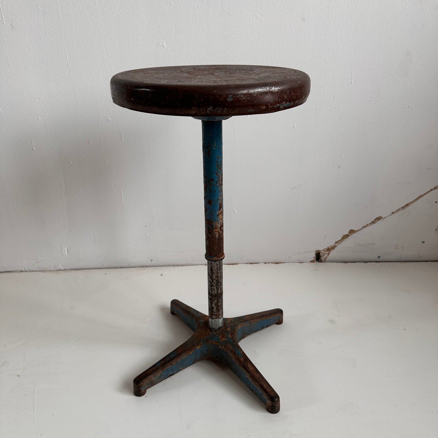 ST011 SWIVEL METAL BLUE STOOL