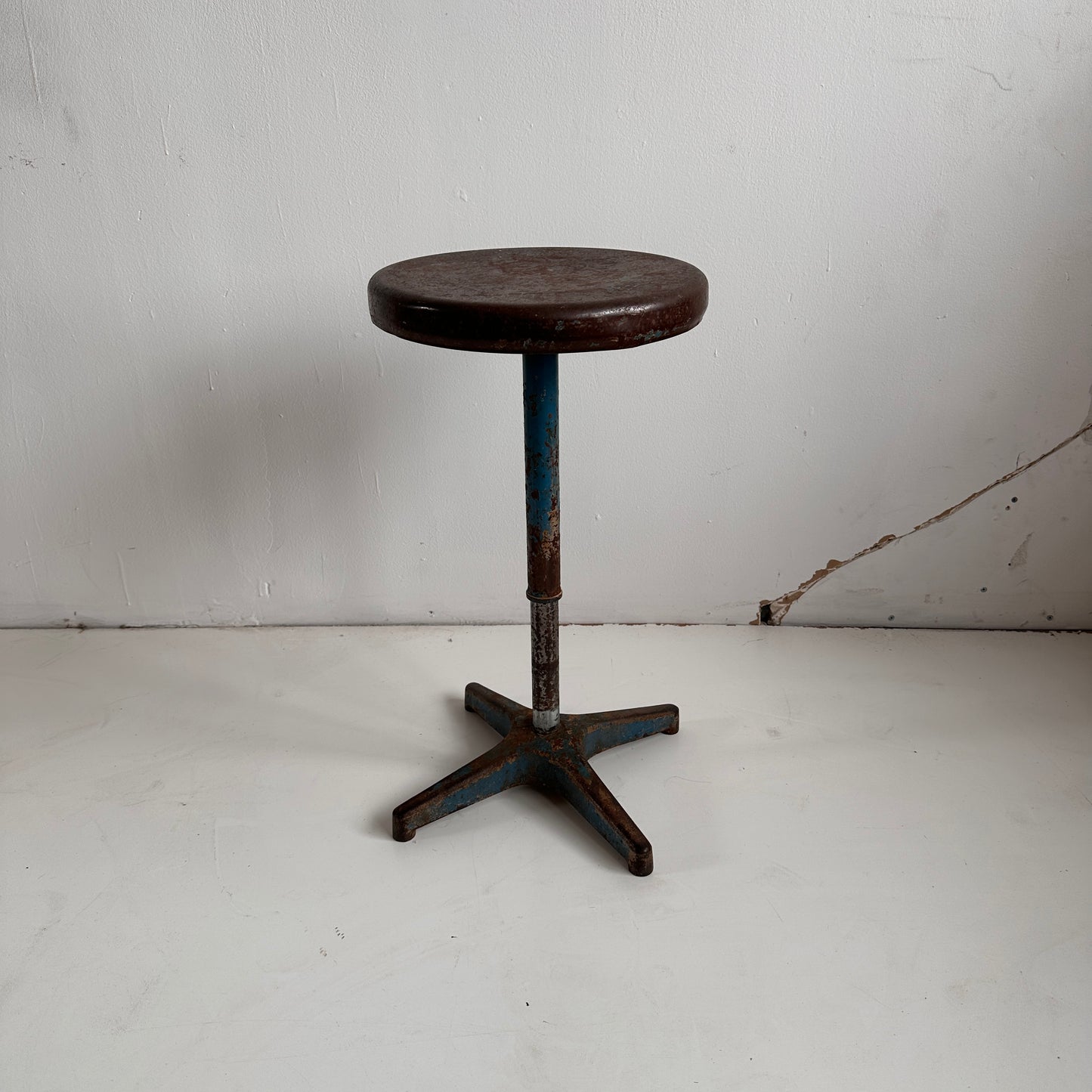 ST011 SWIVEL METAL BLUE STOOL