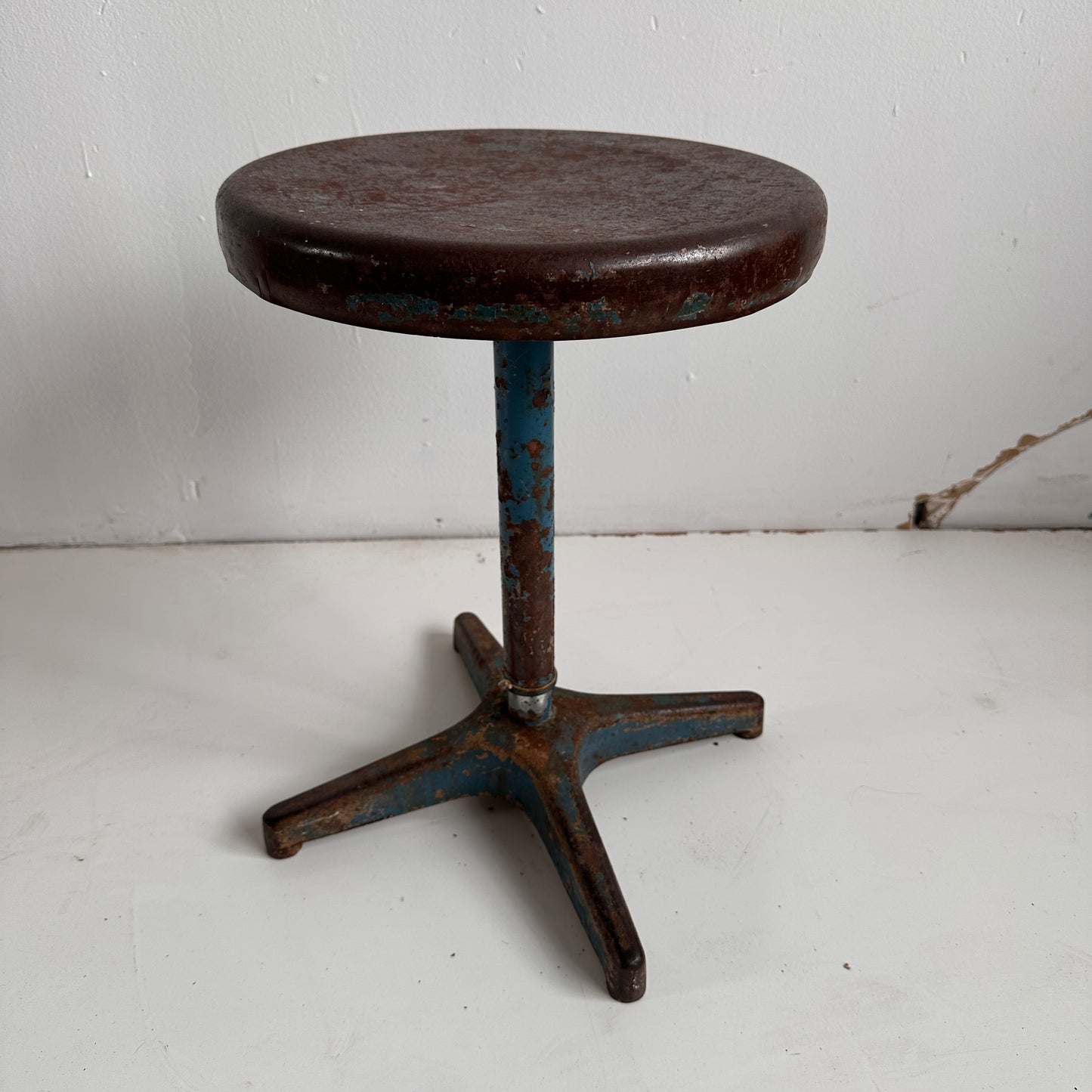 ST011 SWIVEL METAL BLUE STOOL