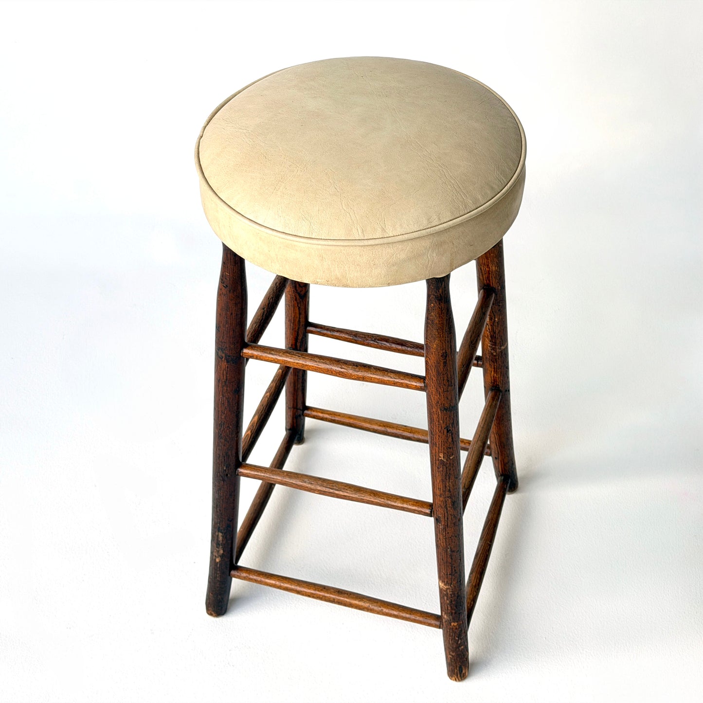 ST013 PORKETCHA STOOL
