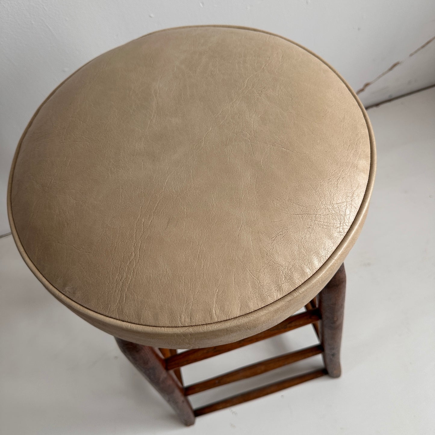 ST013 PORKETCHA STOOL