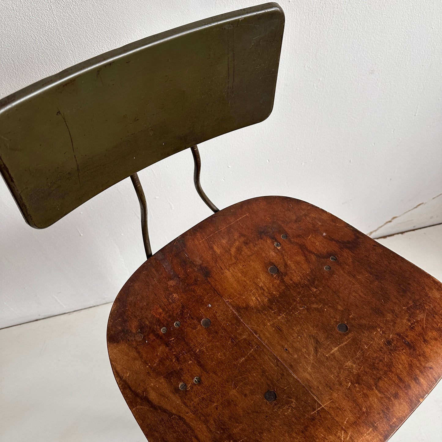 ST016 ADJUSTABLE WOODEN STOOL
