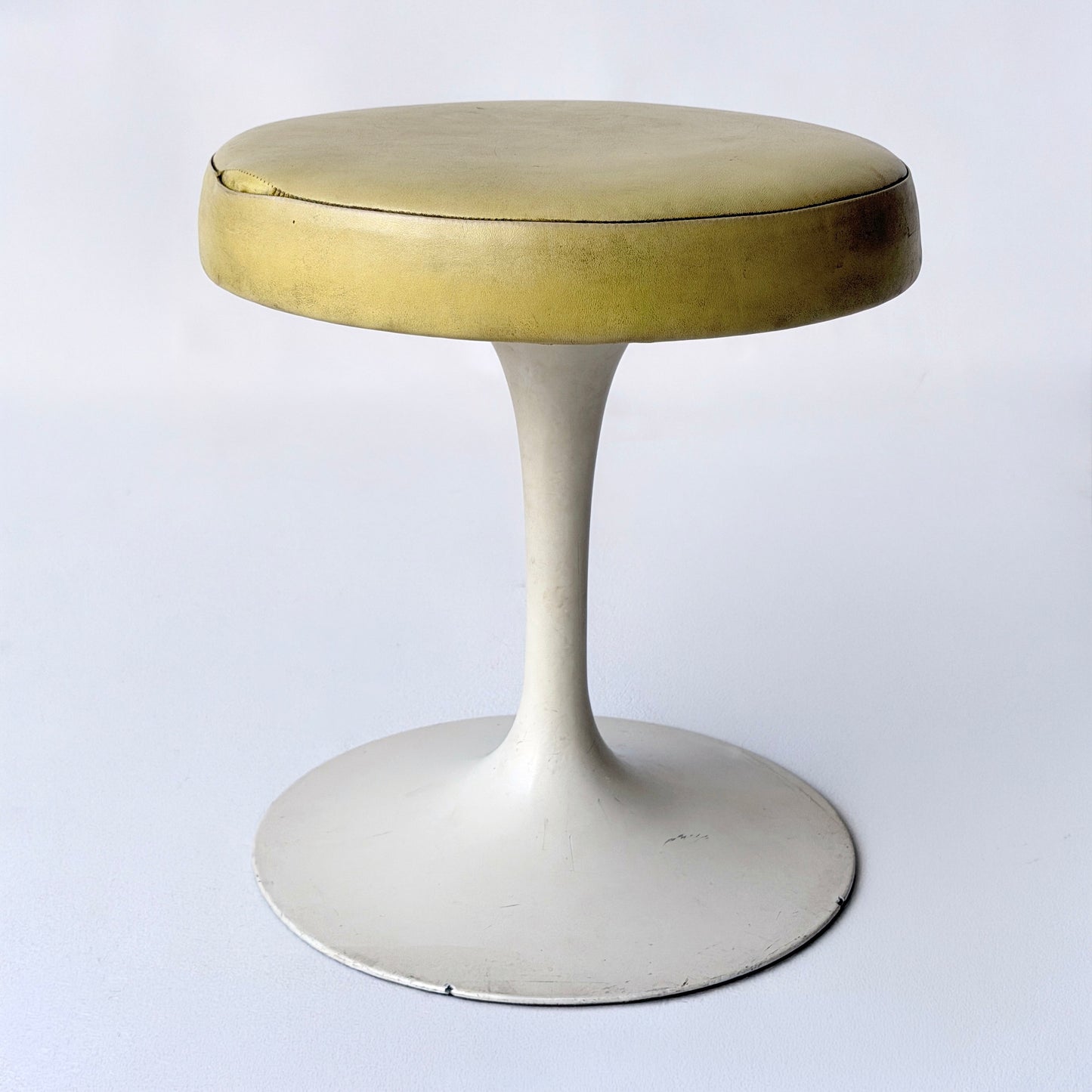 ST019 DISTRESSED YELLOW KNOLL TULIP STOOL