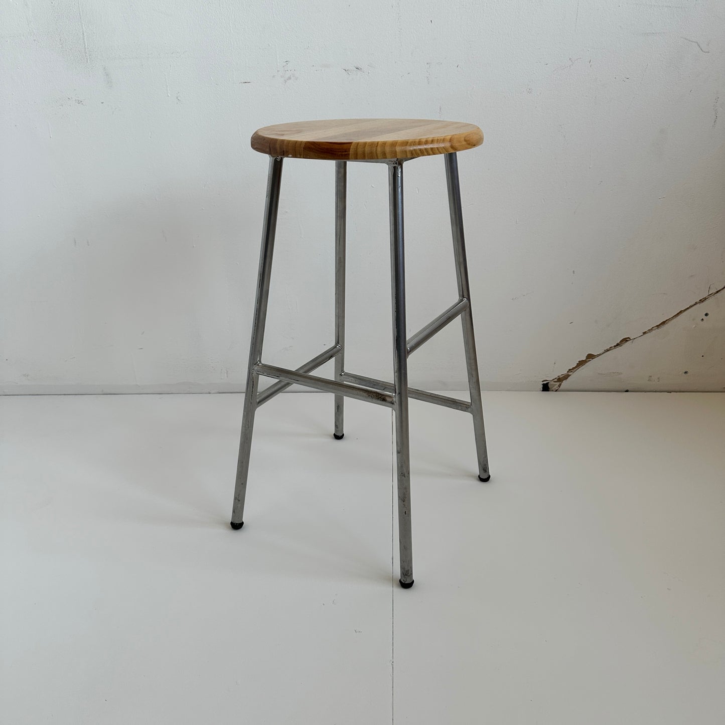 ST021 CHROME FRAME WOOD TOP STOOL