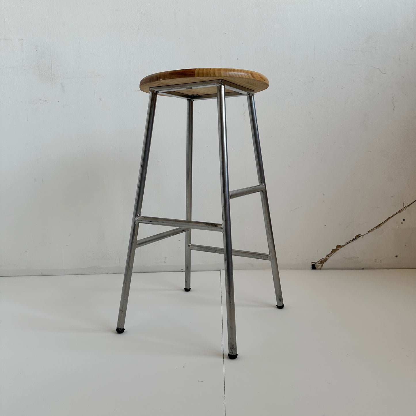 ST021 CHROME FRAME WOOD TOP STOOL