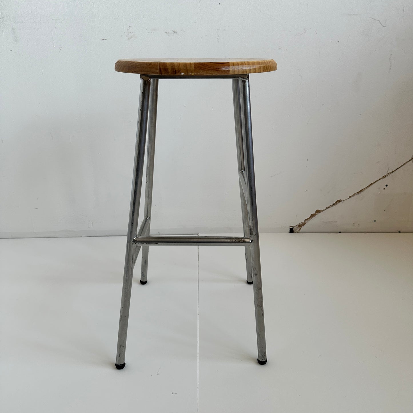 ST021 CHROME FRAME WOOD TOP STOOL