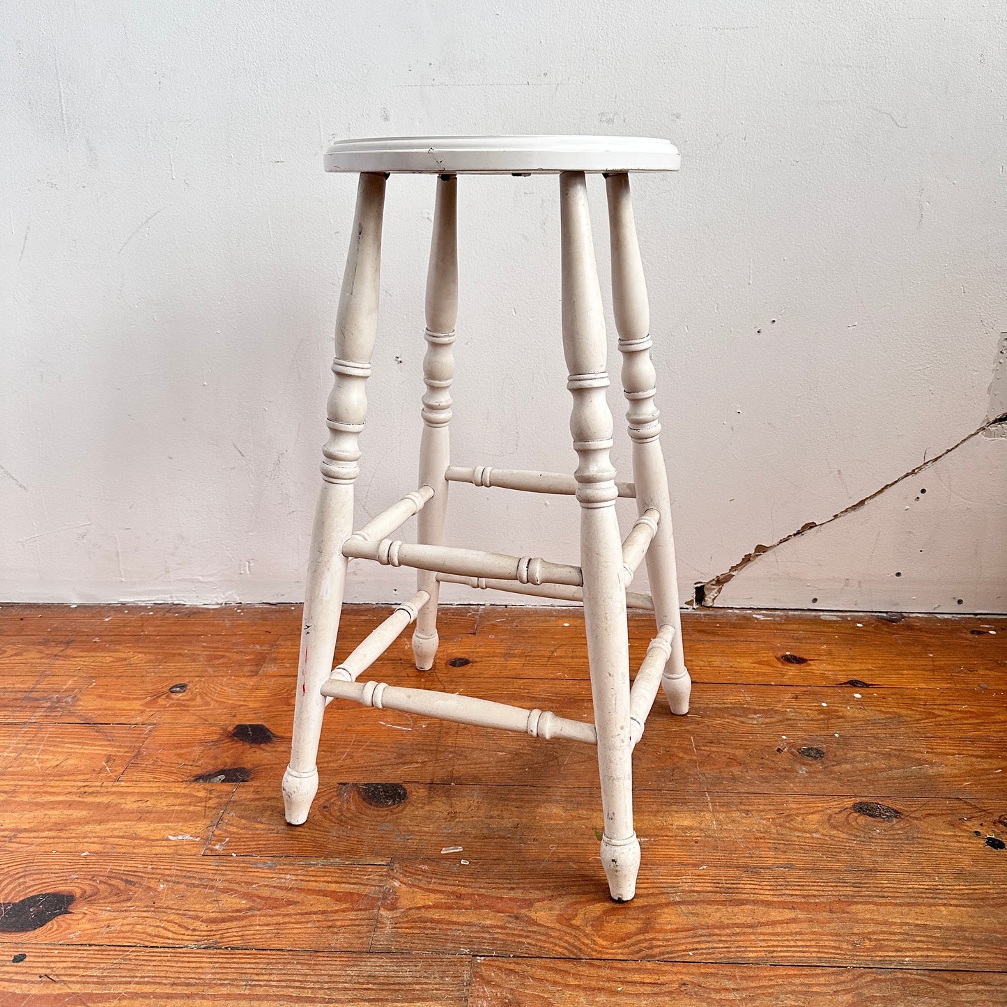 ST026 CHUNKY WHITE STOOL
