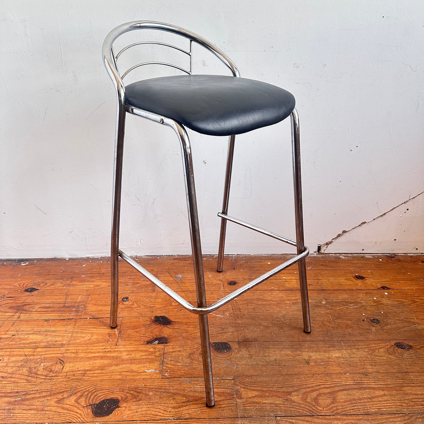 ST031 BLACK AND CHROME BAUHAUS BAR STOOL