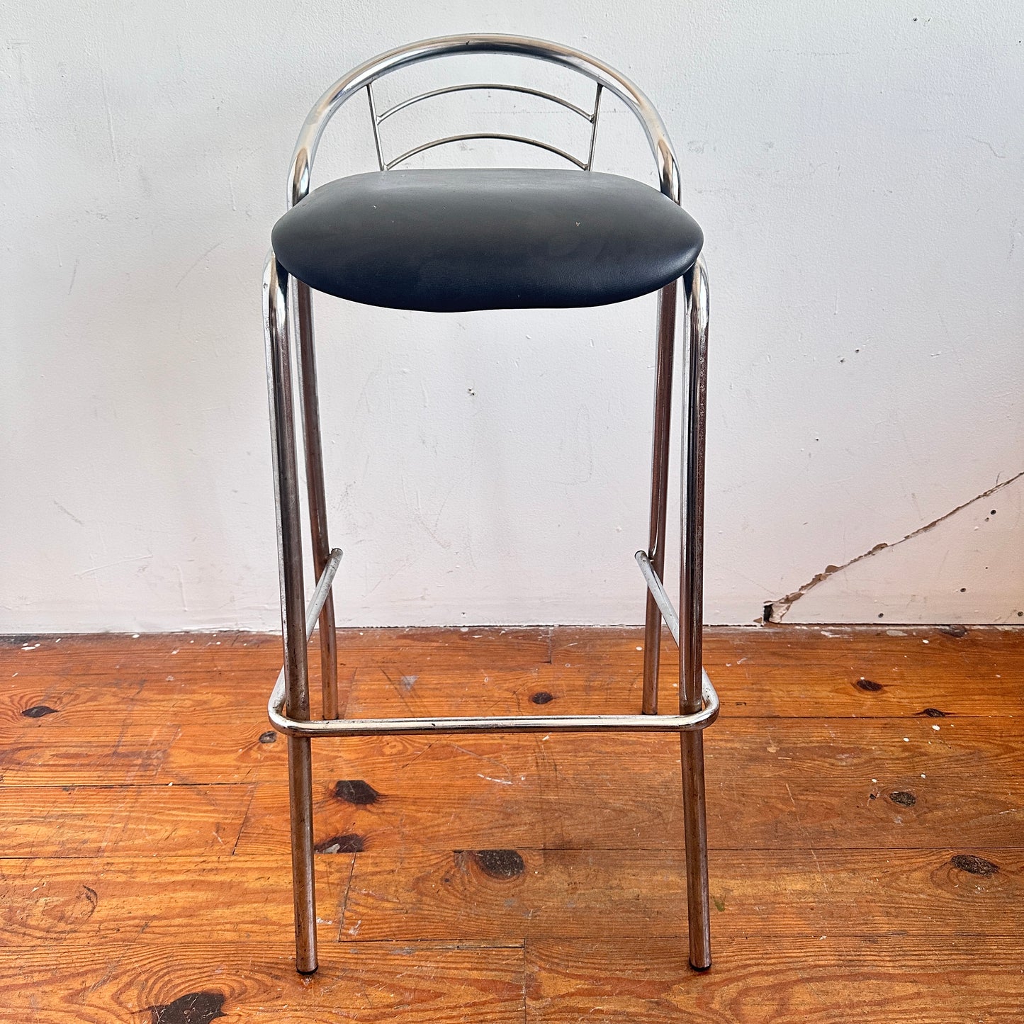 ST031 BLACK AND CHROME BAUHAUS BAR STOOL