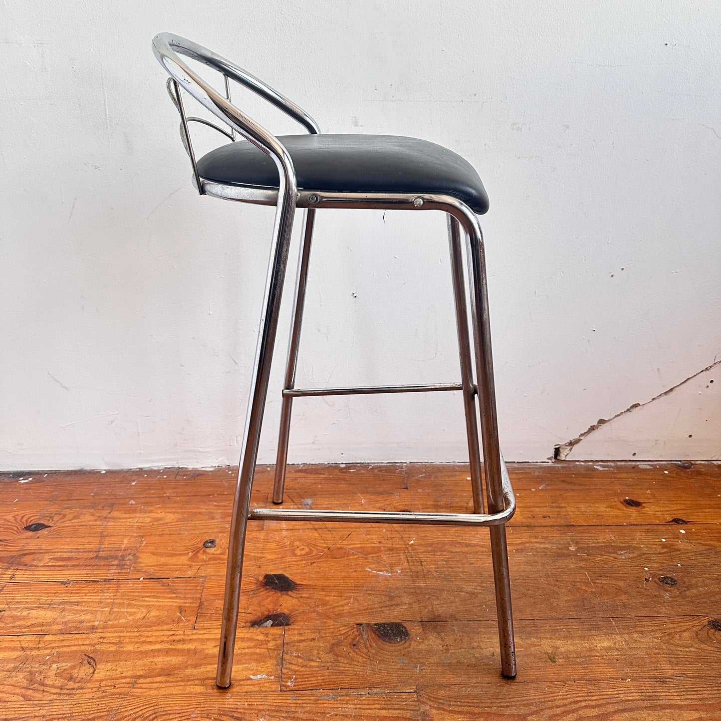 ST031 BLACK AND CHROME BAUHAUS BAR STOOL