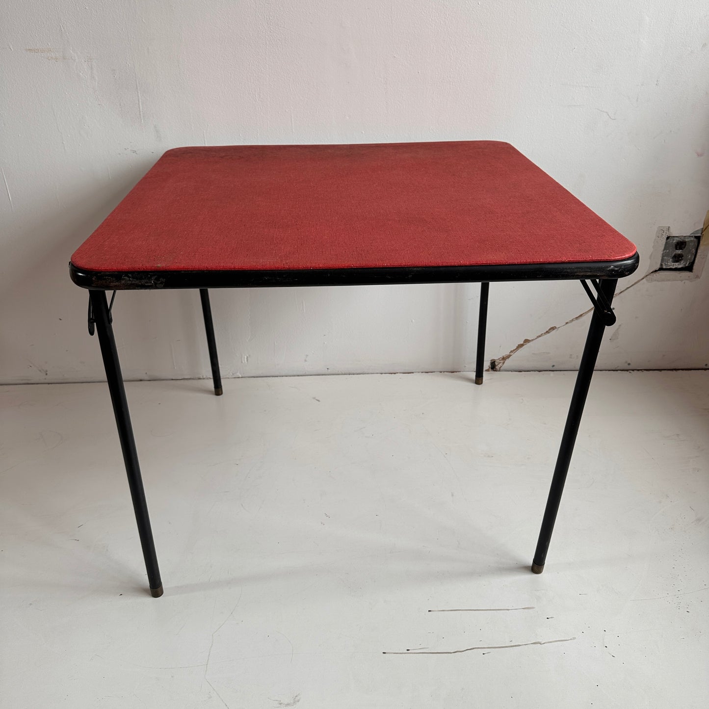 TB001 RED VINYL & BLACK METAL CARD FOLDING TABLE