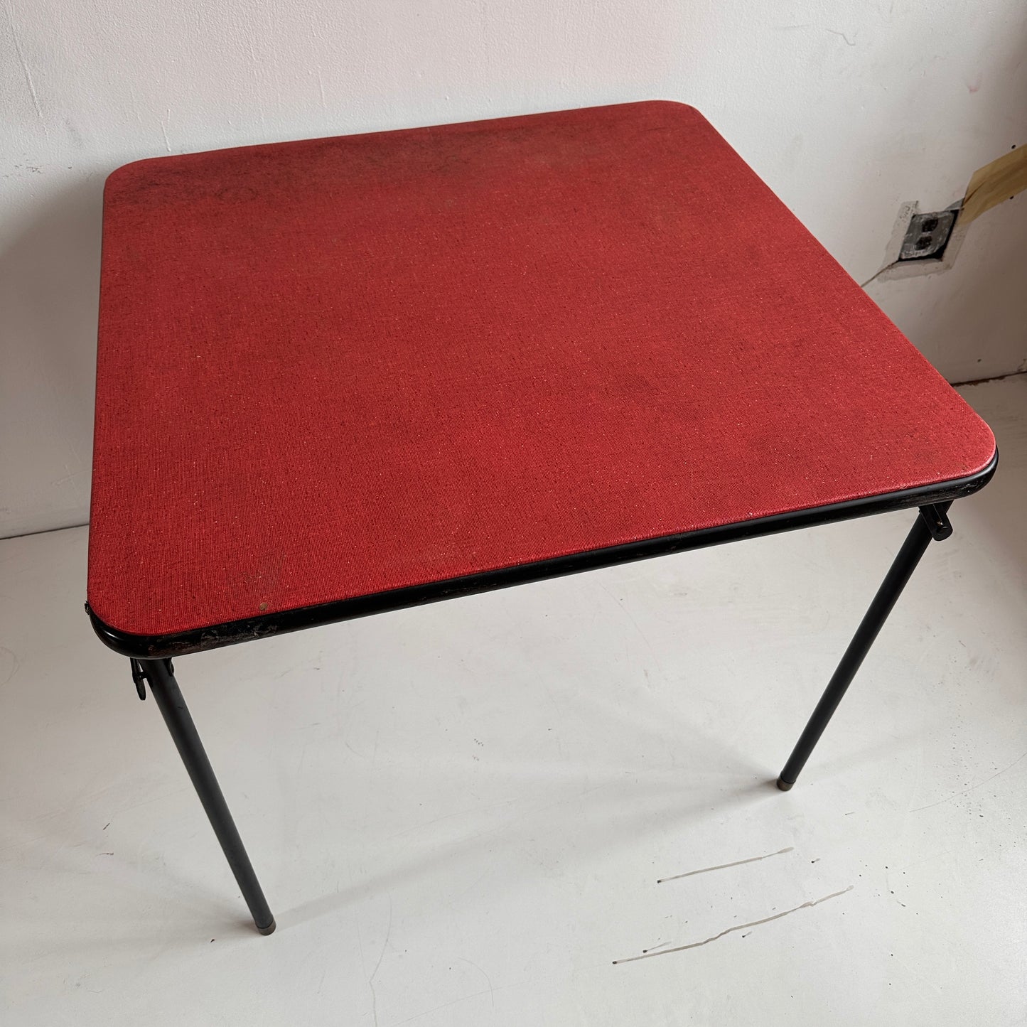 TB001 RED VINYL & BLACK METAL CARD FOLDING TABLE