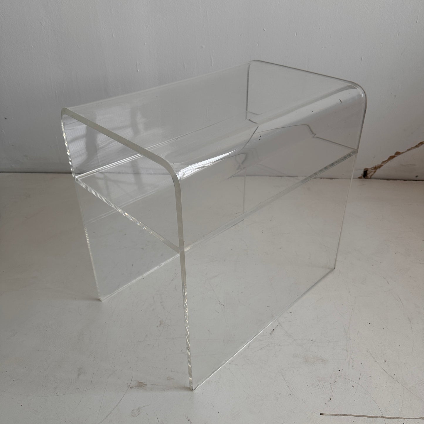TB005 LUCITE SIDE TABLE