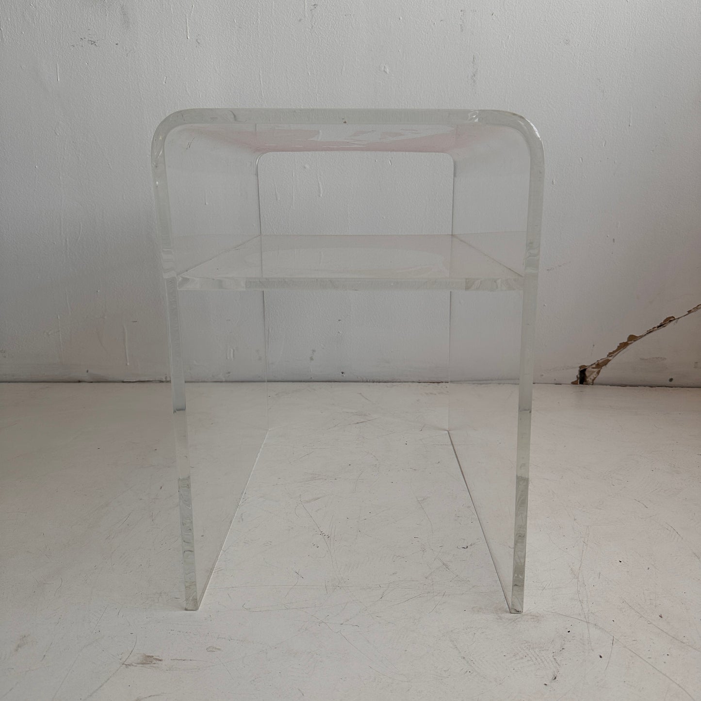 TB005 LUCITE SIDE TABLE