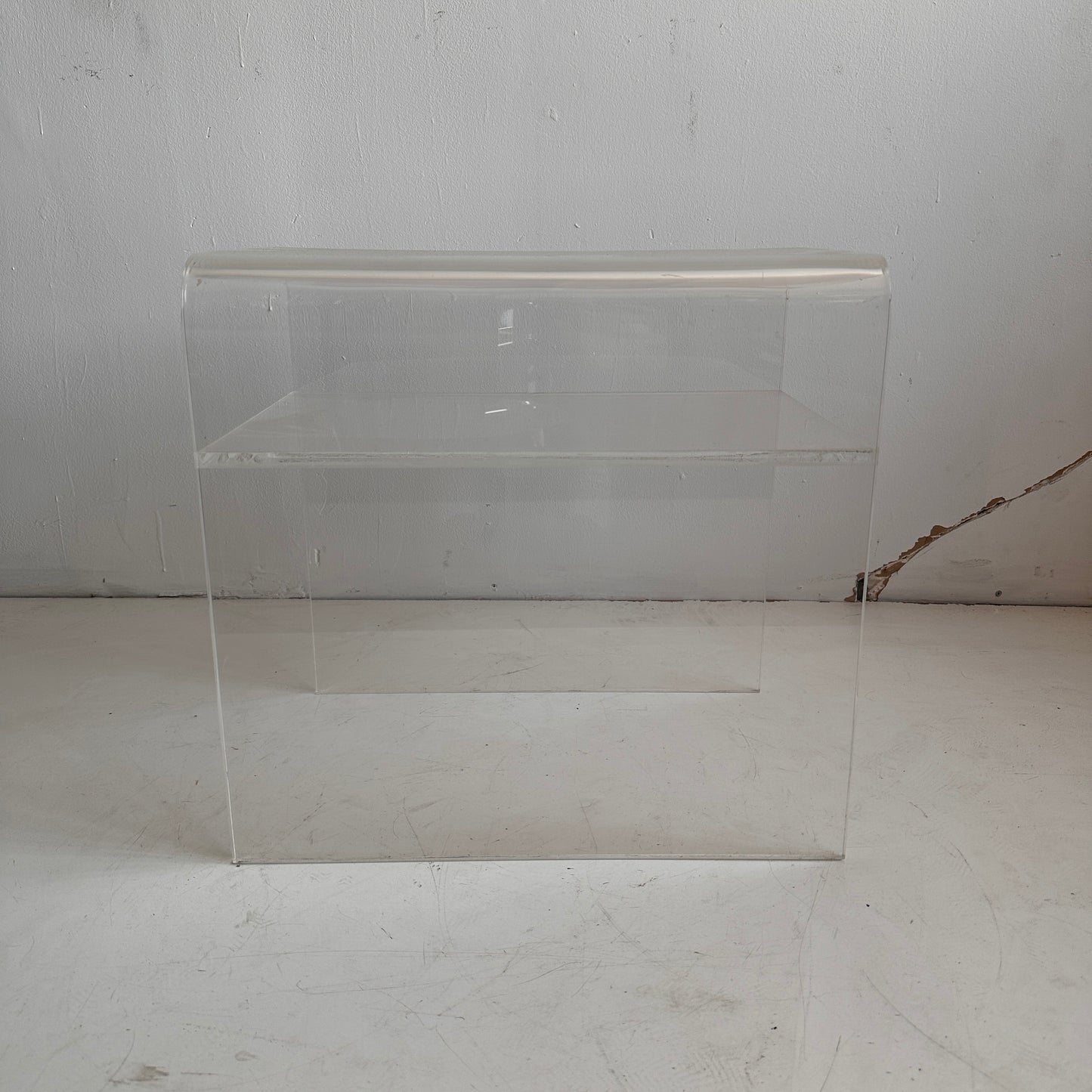 TB005 LUCITE SIDE TABLE